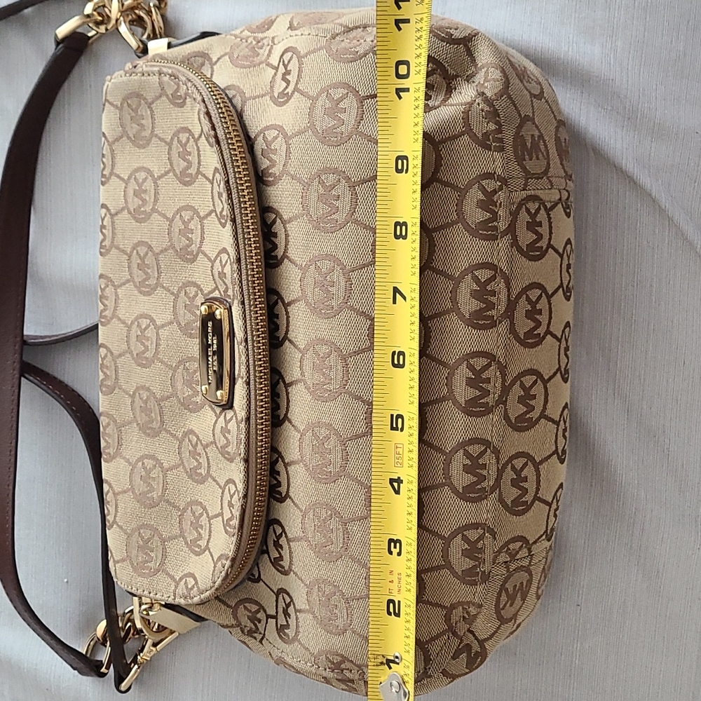 Authentic Michael kors cross body purse. - Picture 13 of 16